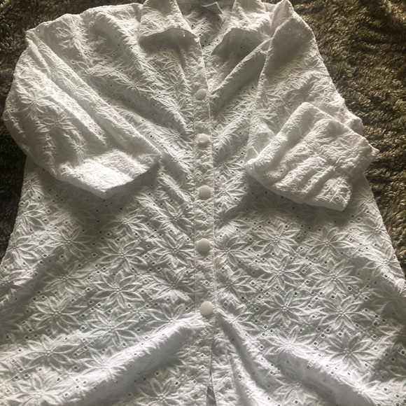 Draper and Damon’s eyelet blouse - Picture 7 of 13